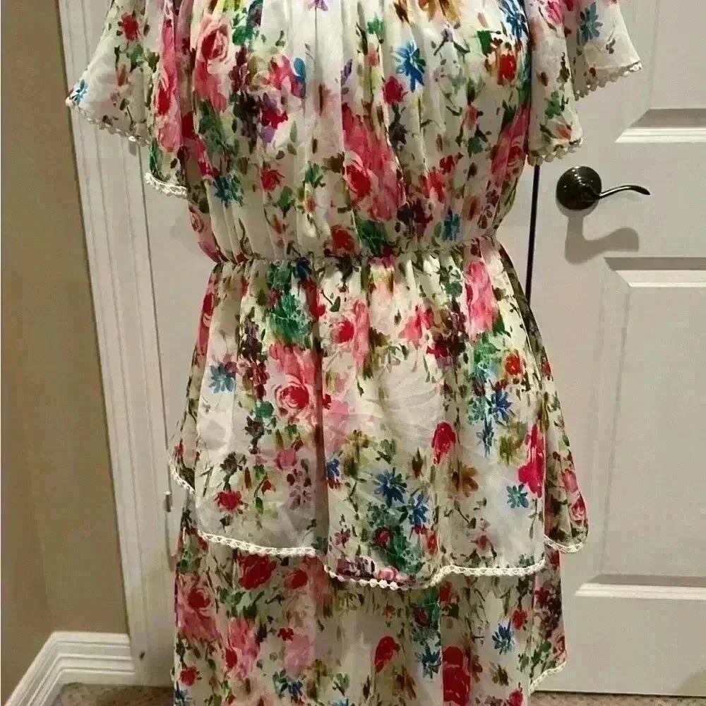 Lovely floral boutique style dress! - Picture 2 of 9